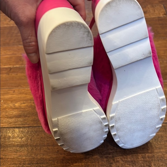 Fuzzy Pink platform sandals 7.5 - Picture 5 of 5